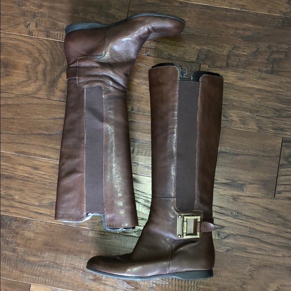 Brown leather boots - Picture 2 of 5